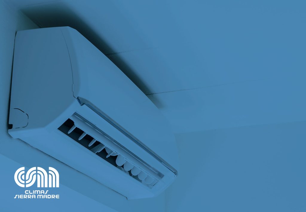 El aire acondicionado emite aire frío para climatizar el ambiente. El dispositivo está equipado con un mando que permite seleccionar diversas funciones.
